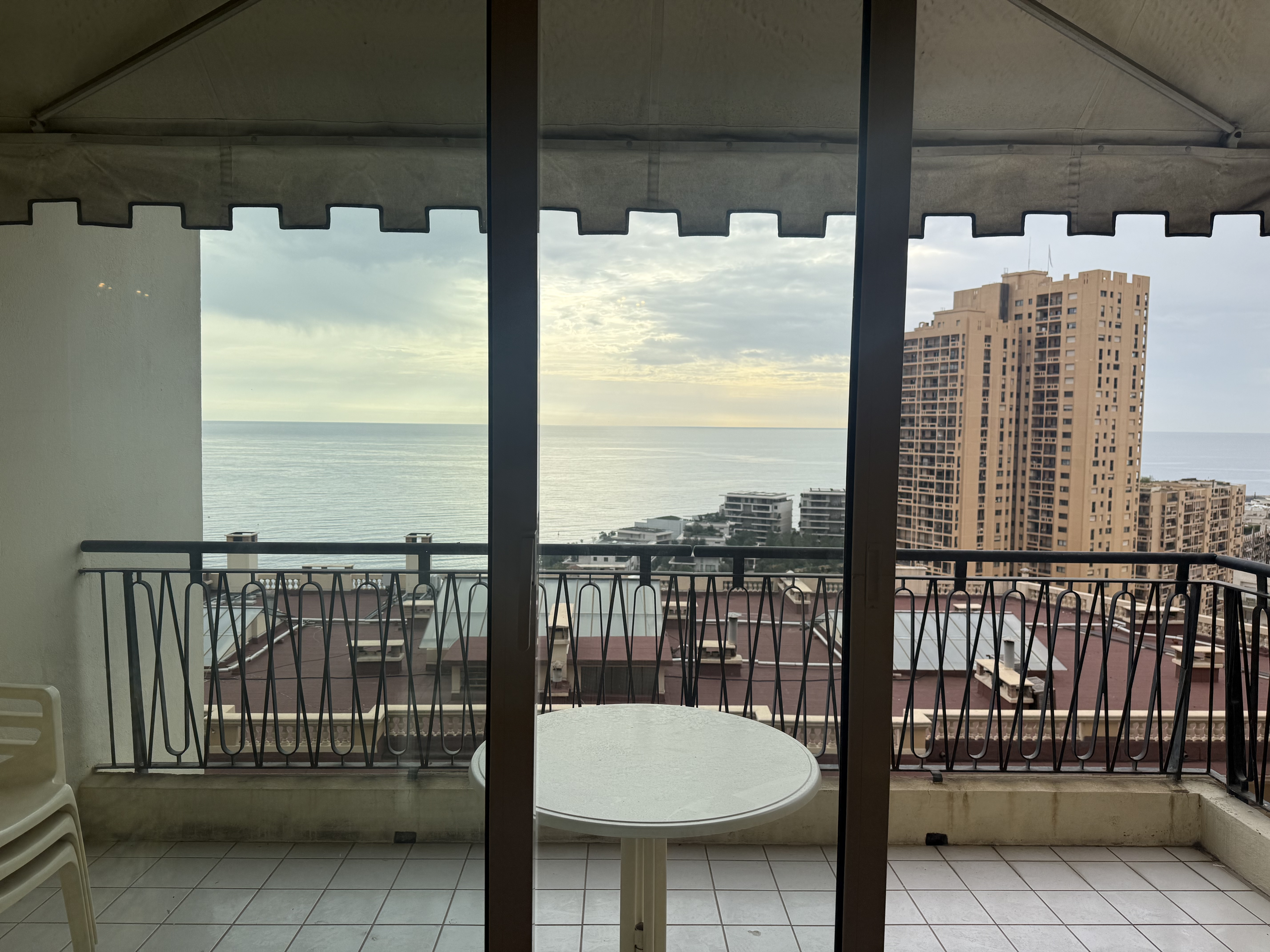 Terrasse vue mer à Monaco